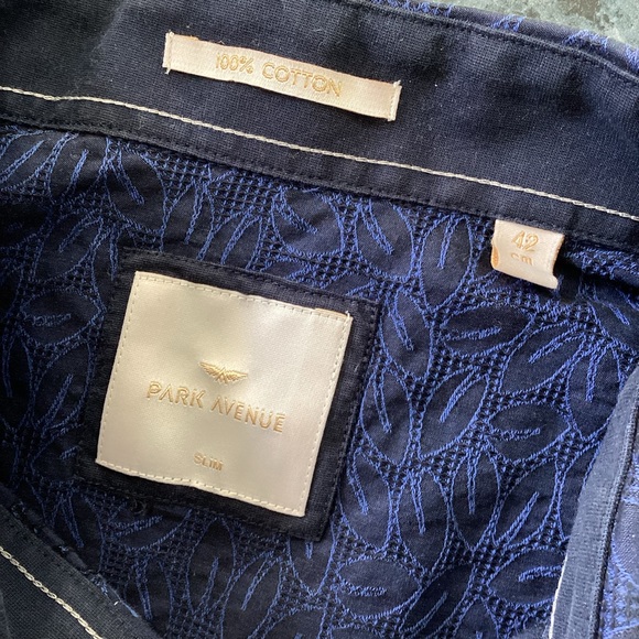 PARK AVENUE button down shirt - Picture 2 of 5